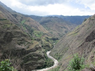 Stunning ride through the valley towards Ecuador